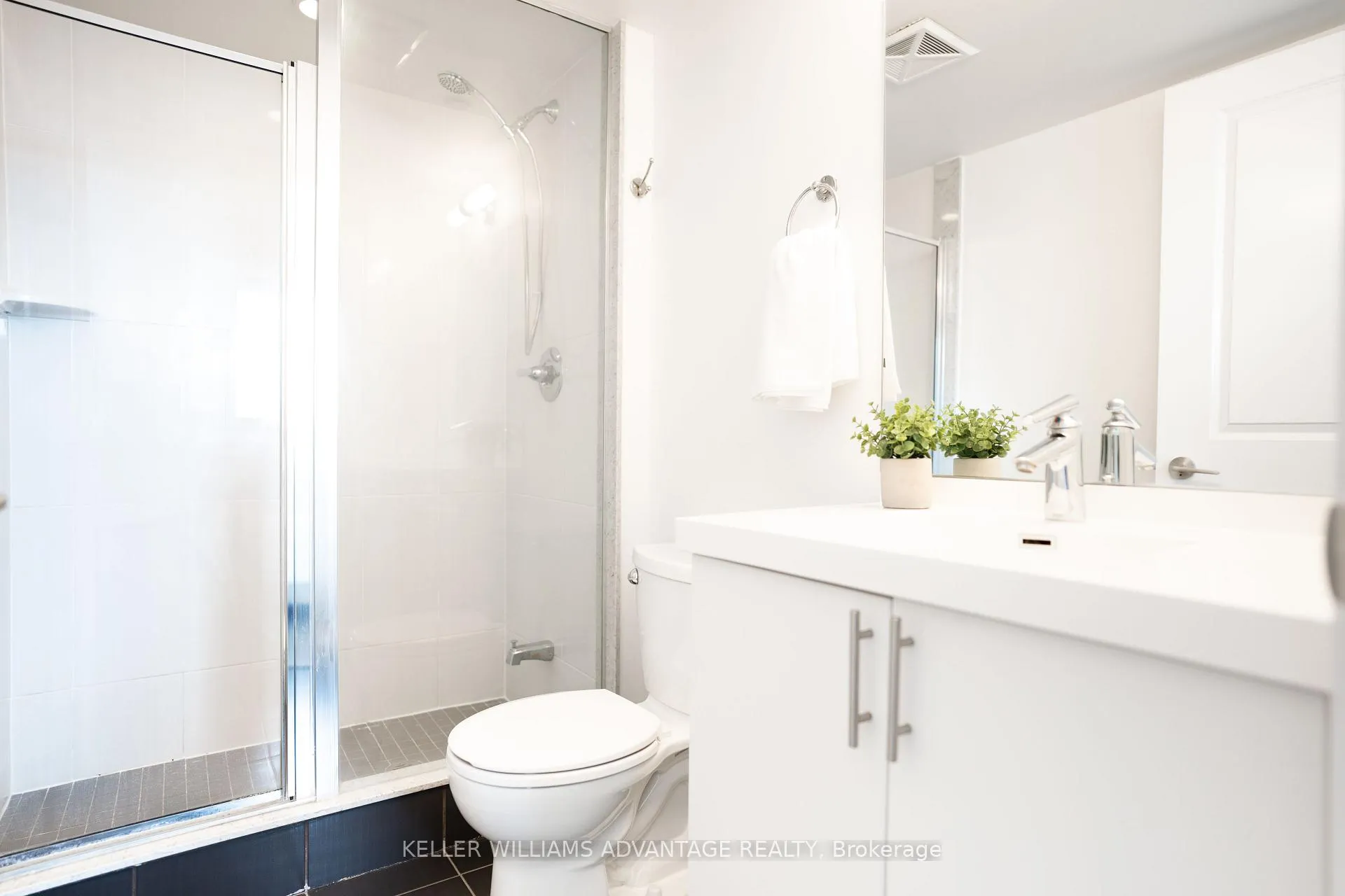 Photo 8 of Unit 1008, 6 Eva Road, Etobicoke, Etobicoke West Mall — HOMEH