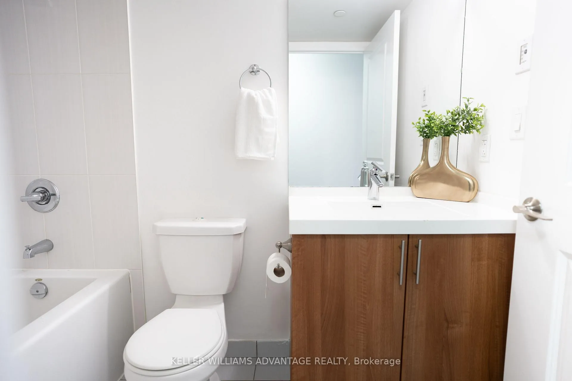 Photo 9 of Unit 1008, 6 Eva Road, Etobicoke, Etobicoke West Mall — HOMEH