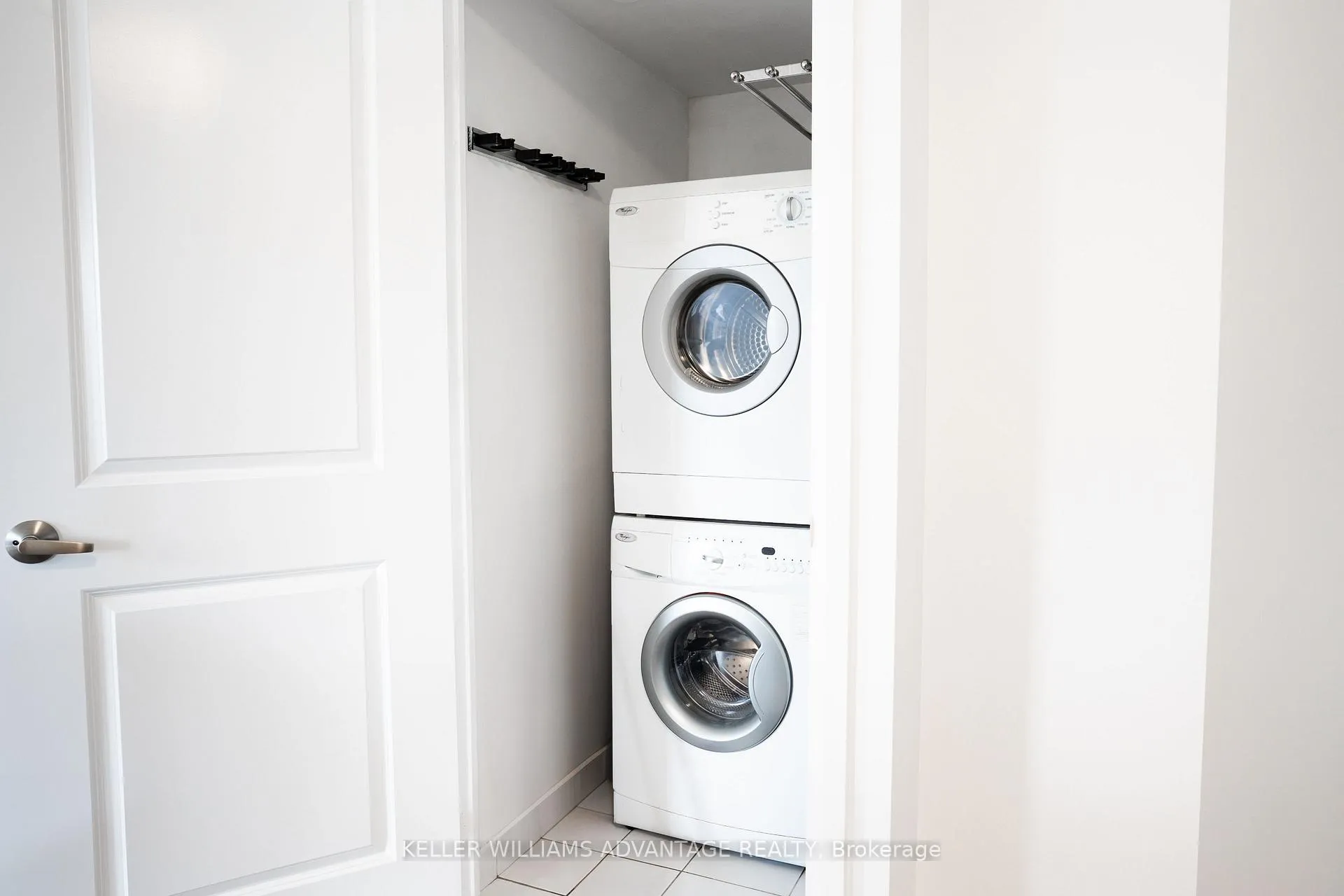 Photo 10 of Unit 1008, 6 Eva Road, Etobicoke, Etobicoke West Mall — HOMEH