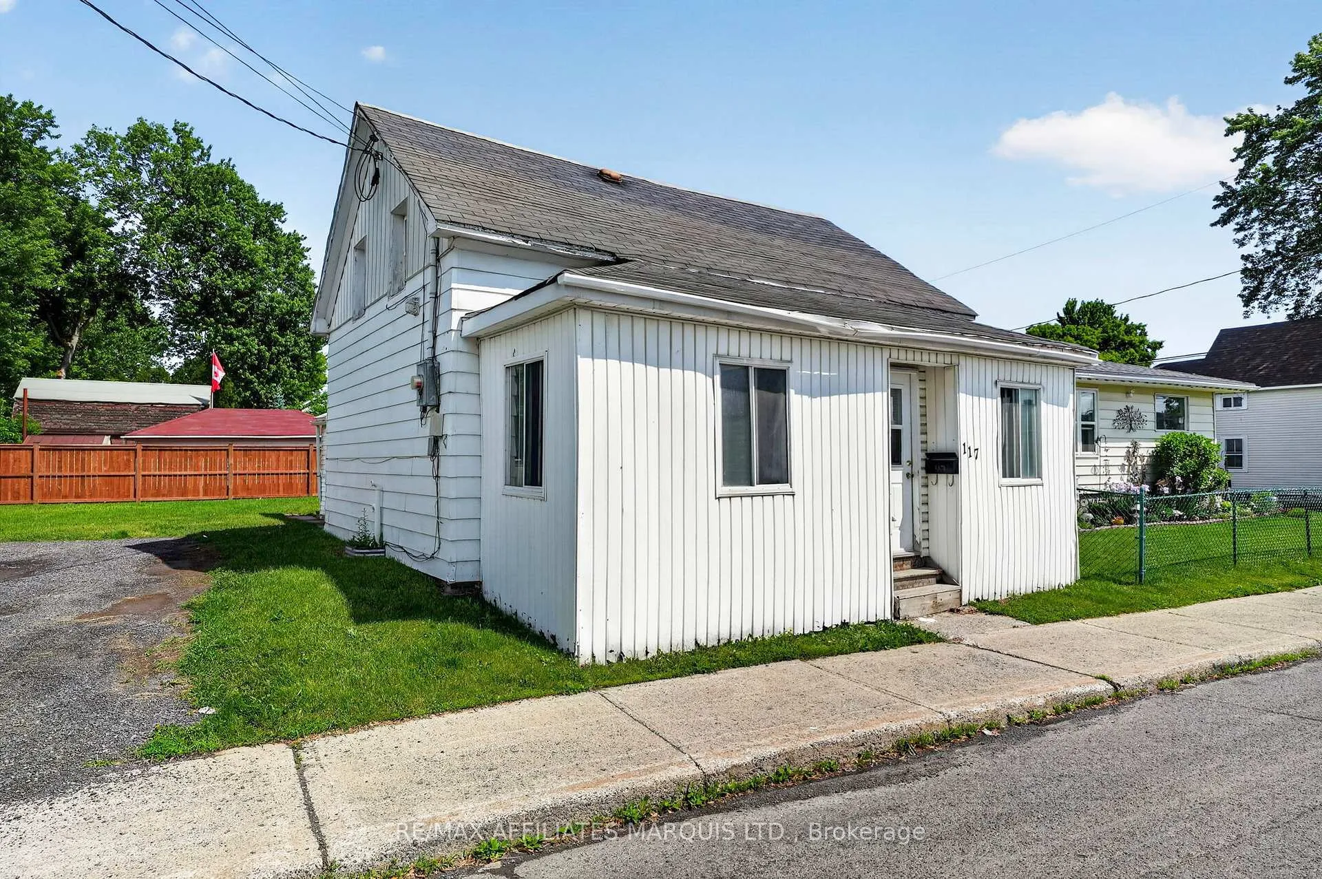 Photo 21 of 117 Sixth Street W, Cornwall, Cornwall — HOMEH