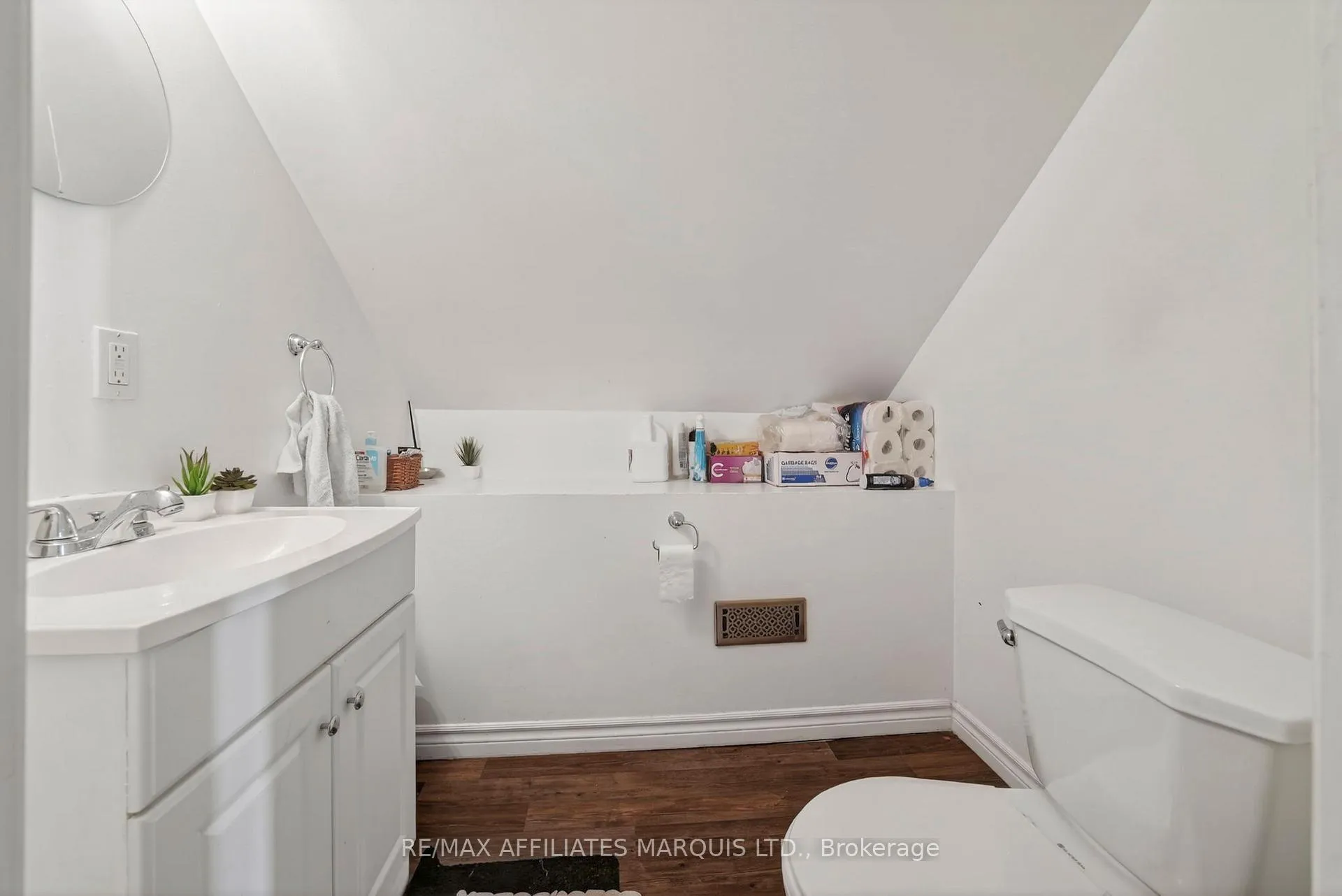 Photo 15 of 117 Sixth Street W, Cornwall, Cornwall — HOMEH