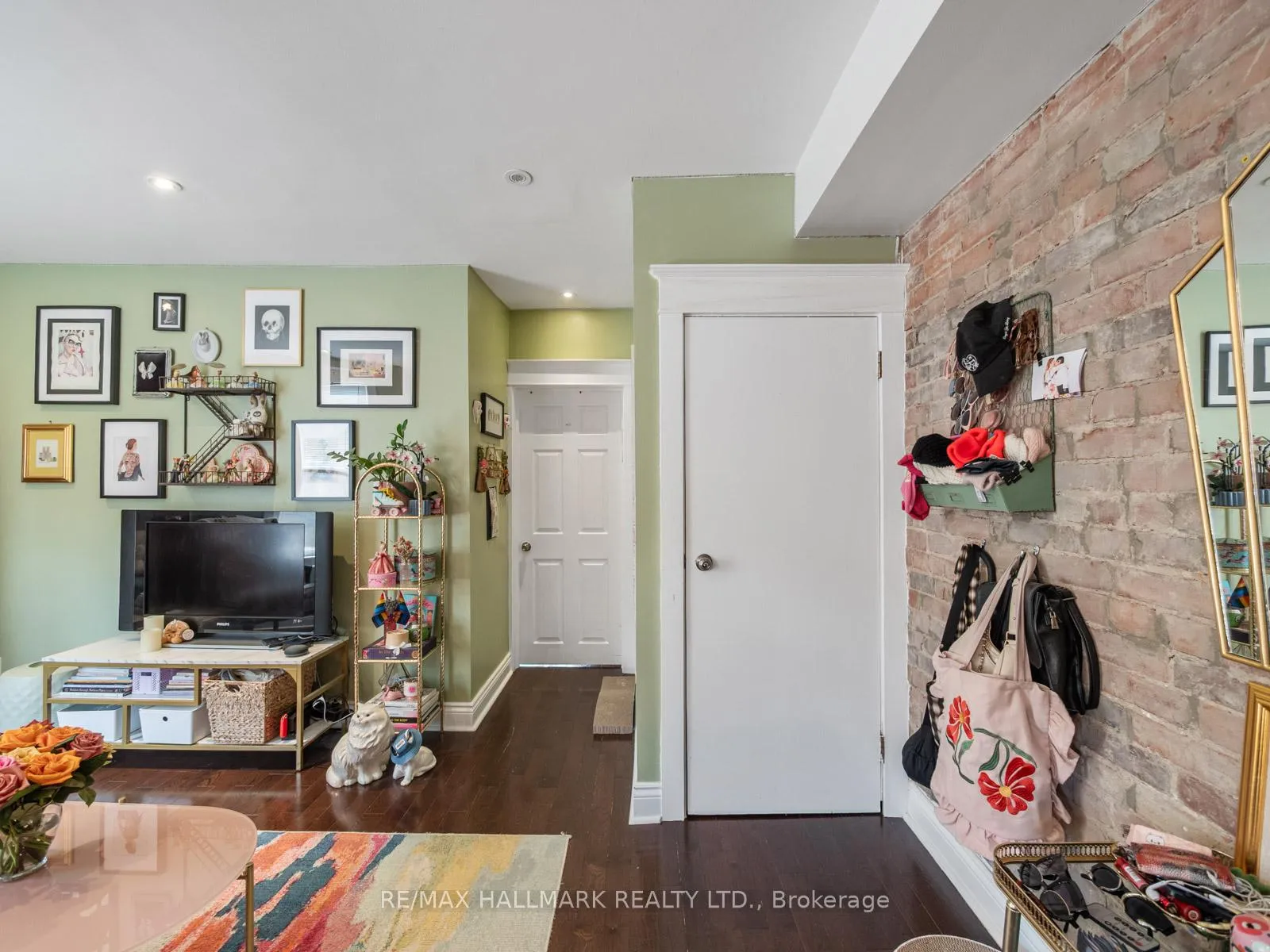 Photo 6 of Unit 3rd flr, 269 Danforth Avenue, Toronto, North Riverdale — HOMEH
