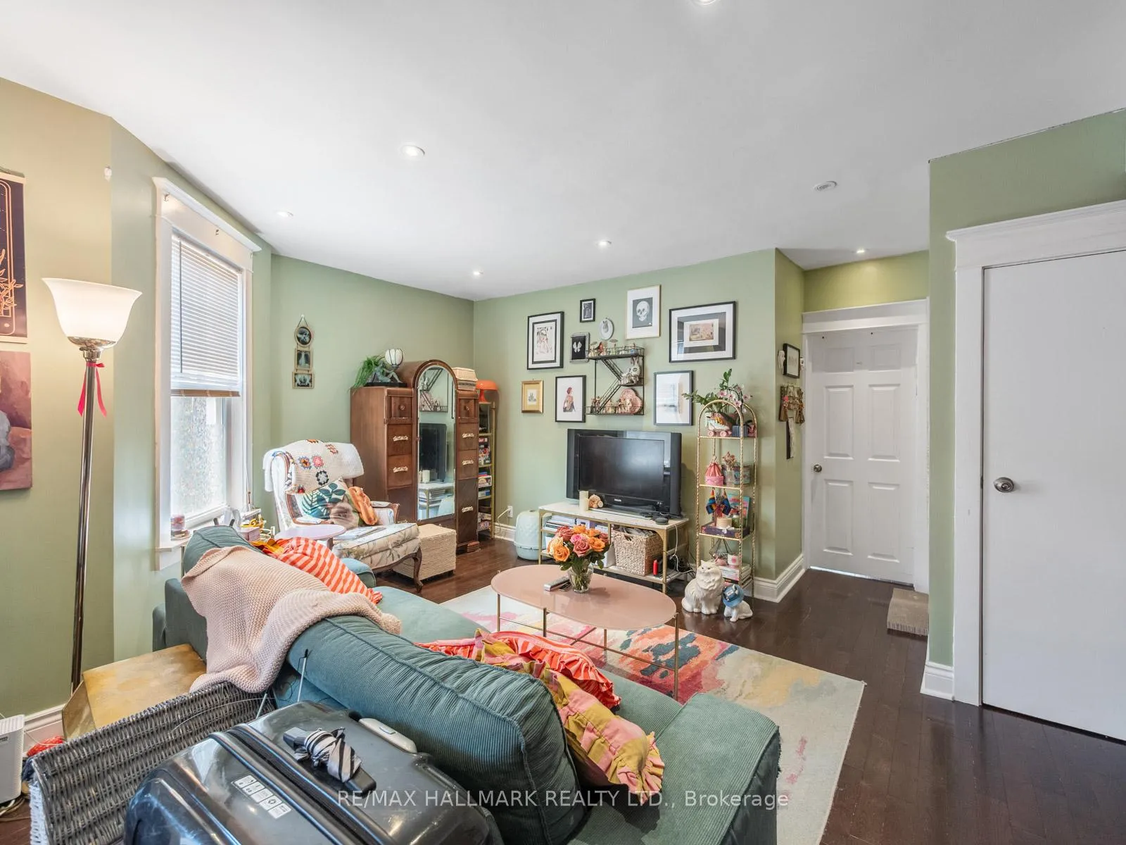Photo 10 of Unit 3rd flr, 269 Danforth Avenue, Toronto, North Riverdale — HOMEH