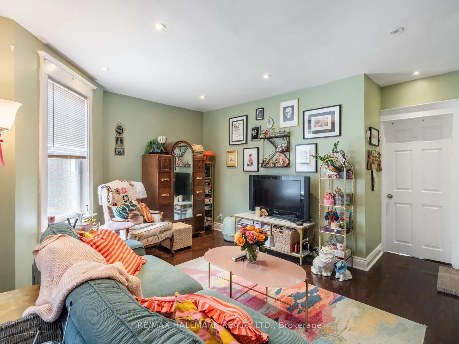 Photo 11 of Unit 3rd flr, 269 Danforth Avenue, Toronto, North Riverdale — HOMEH