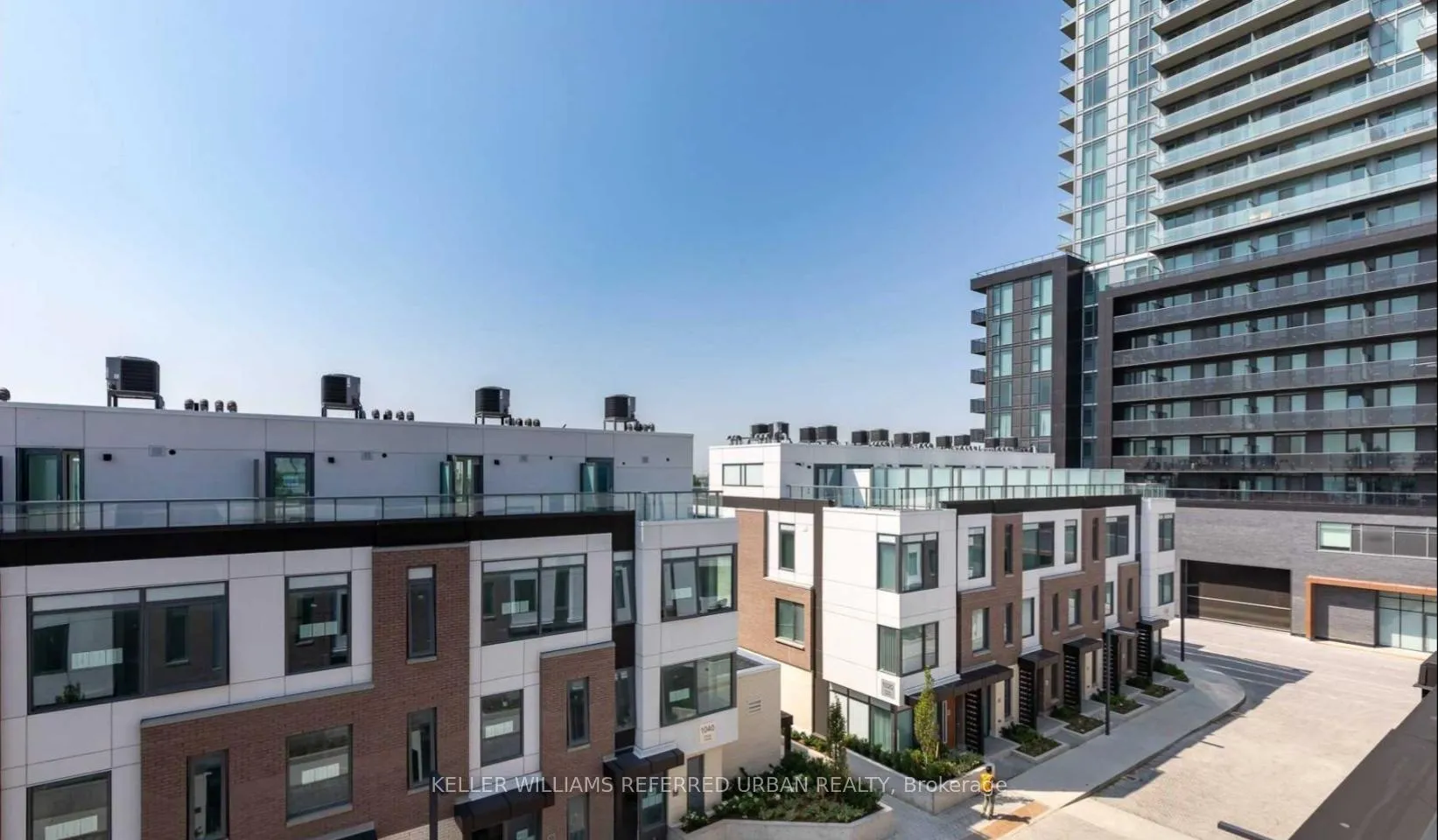 Photo 2 of Unit Th23, 1030 Portage Parkway, Vaughan, Concord — HOMEH