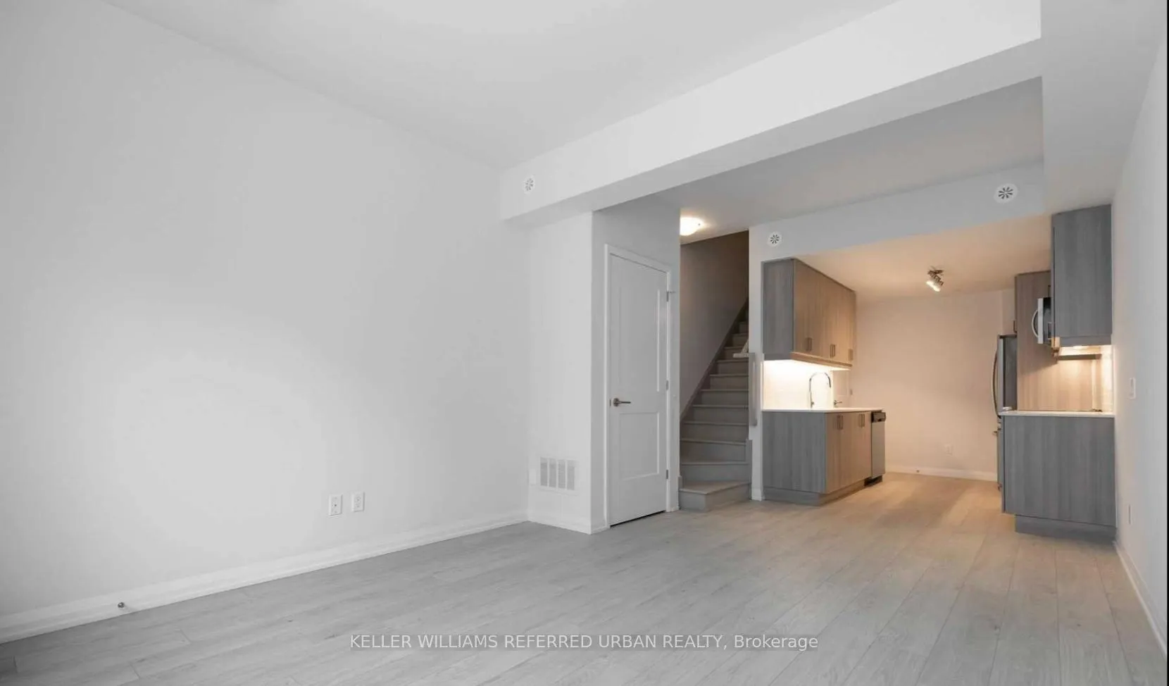 Photo 5 of Unit Th23, 1030 Portage Parkway, Vaughan, Concord — HOMEH