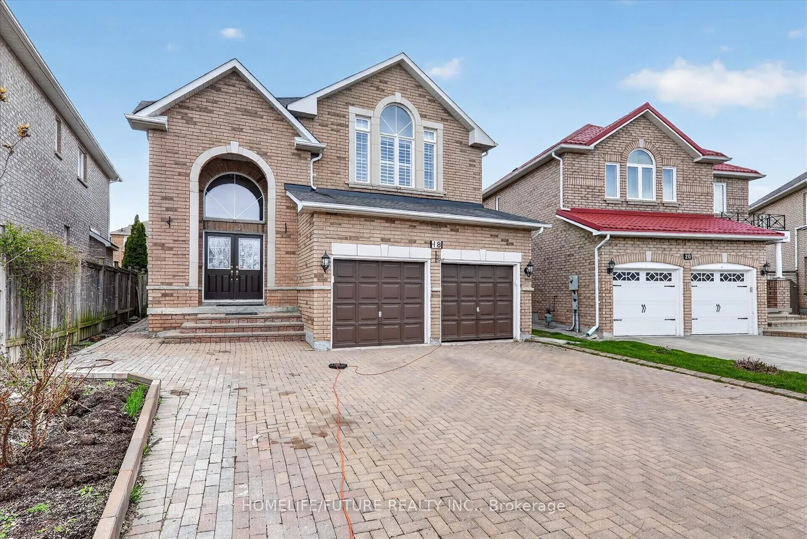 Photo 4 of 18 Ann Louise Crescent, Markham, Cedarwood — HOMEH