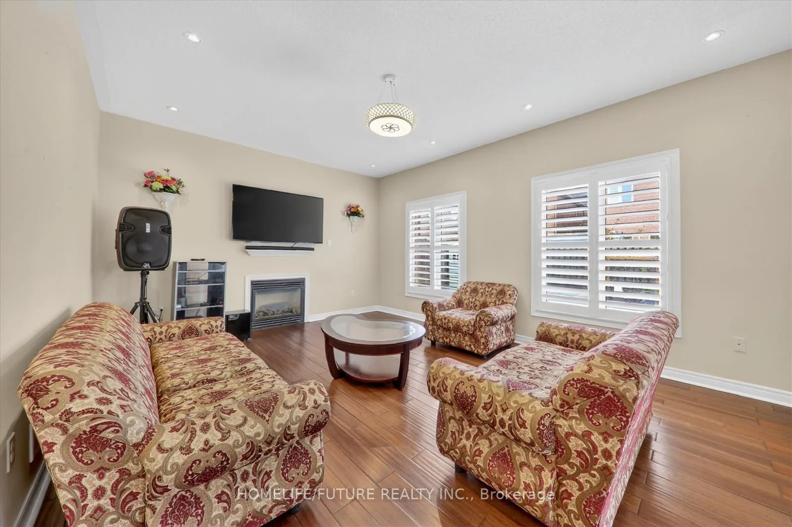 Photo 13 of 18 Ann Louise Crescent, Markham, Cedarwood — HOMEH