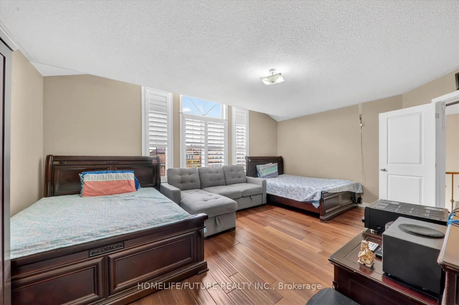 Photo 23 of 18 Ann Louise Crescent, Markham, Cedarwood — HOMEH