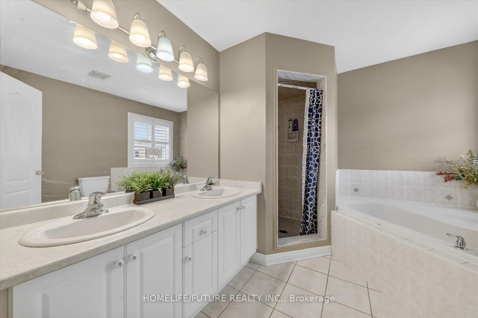 Photo 33 of 18 Ann Louise Crescent, Markham, Cedarwood — HOMEH