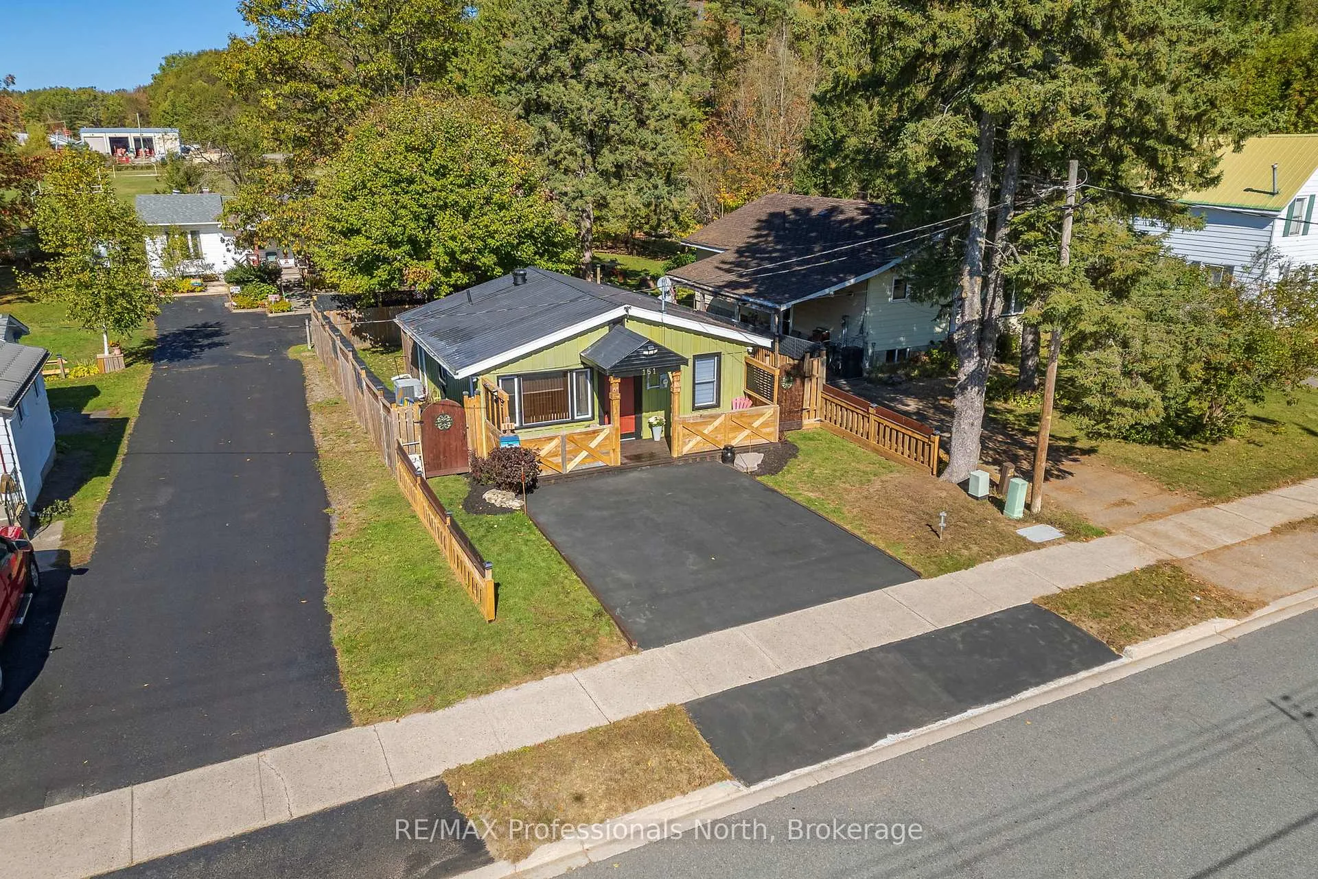 Photo 1 of 161 Quebec Street, Bracebridge, Macaulay — HOMEH
