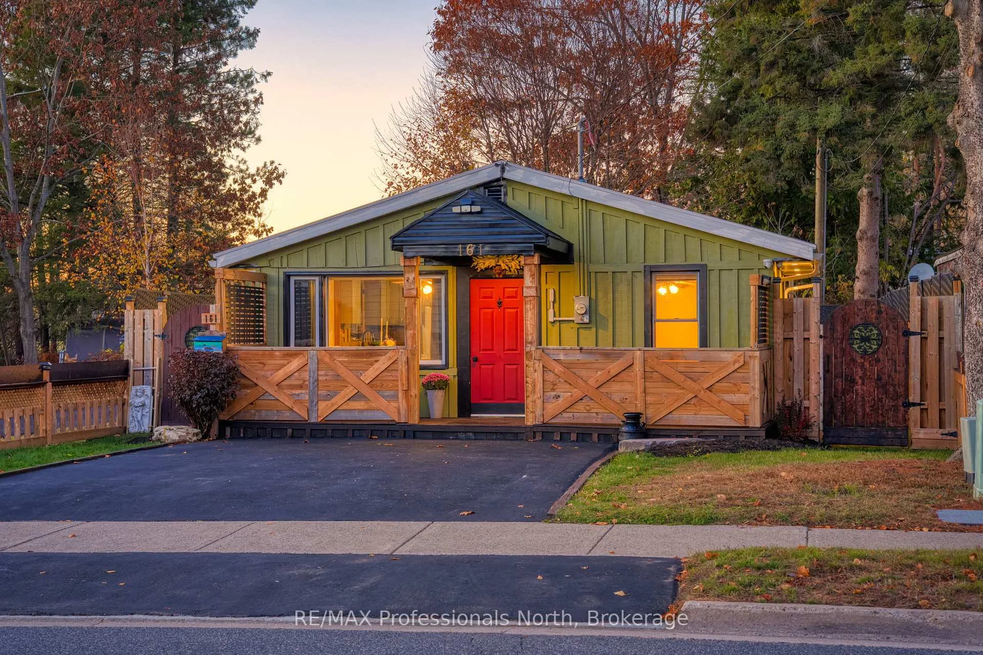 Photo 2 of 161 Quebec Street, Bracebridge, Macaulay — HOMEH