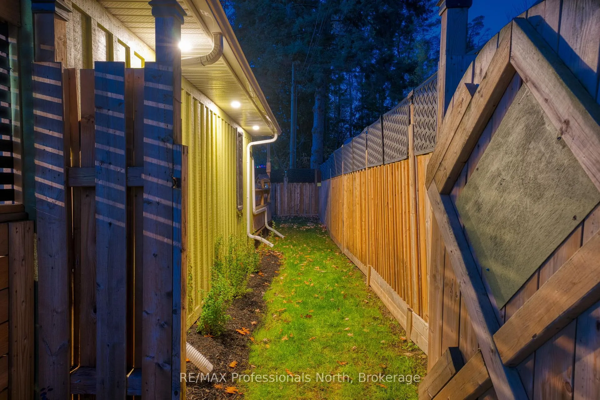 Photo 4 of 161 Quebec Street, Bracebridge, Macaulay — HOMEH