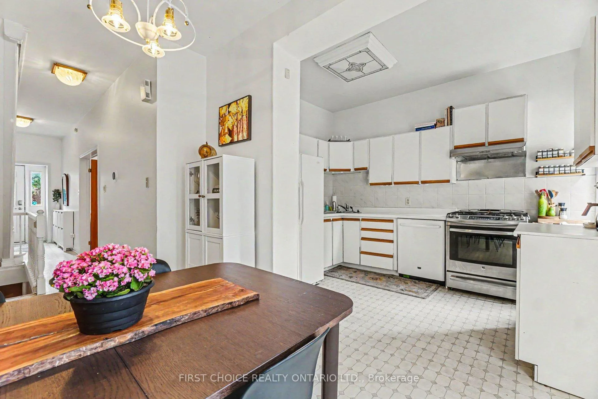 Photo 13 of 267 Booth Street, Ottawa, West Centre Town — HOMEH