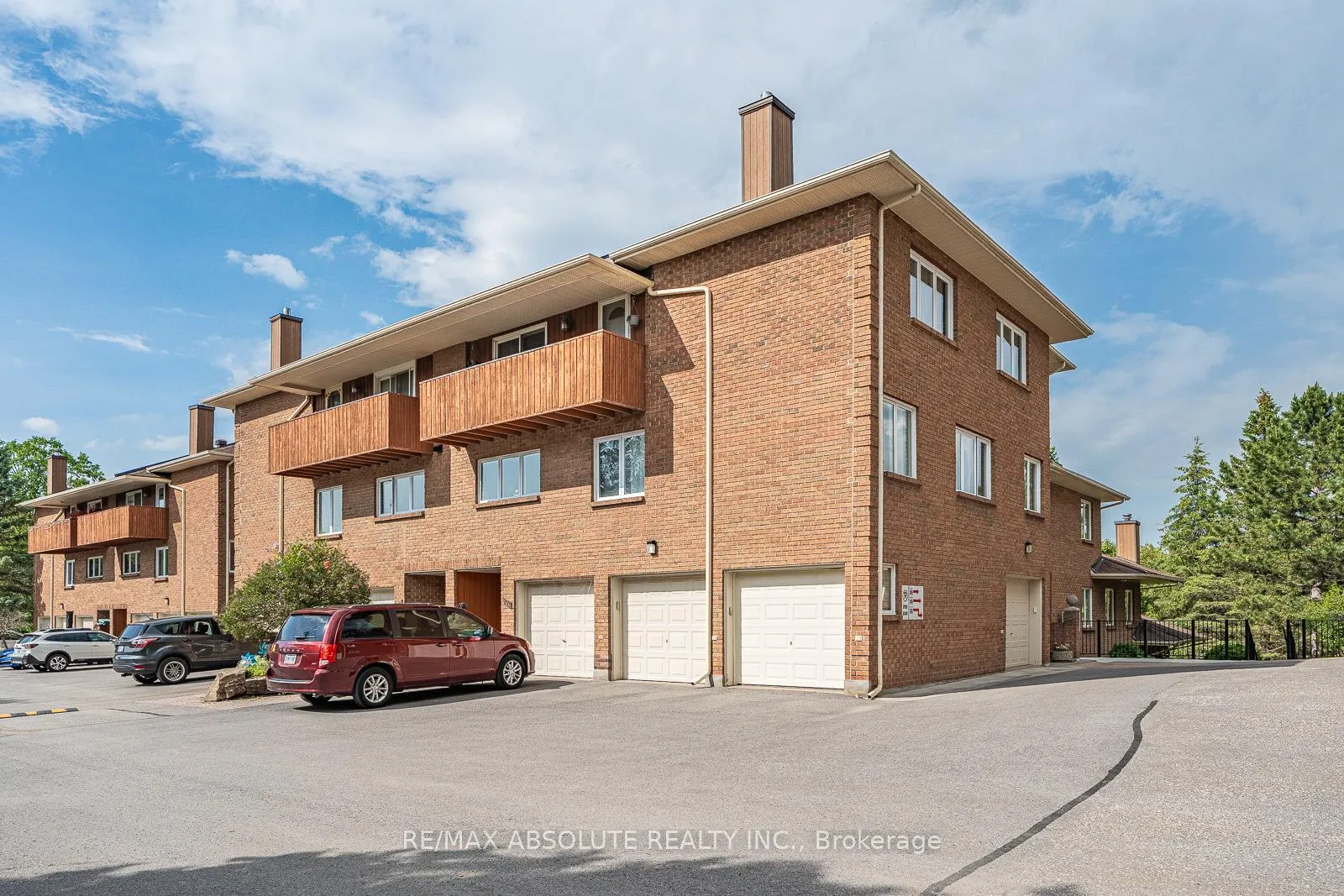 Front of 206 Stratas Court