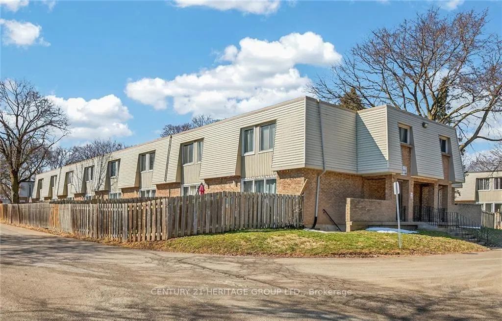 Photo 1 of Unit 182, 17 Old Pine Trail, St. Catharines, Carlton/Bunting — HOMEH