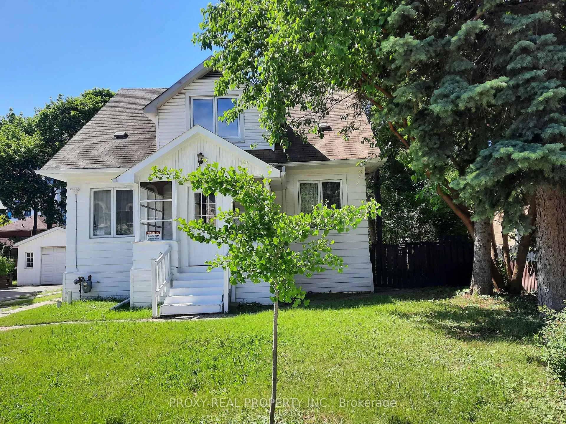 Photo of 205 Maplehurst Avenue E