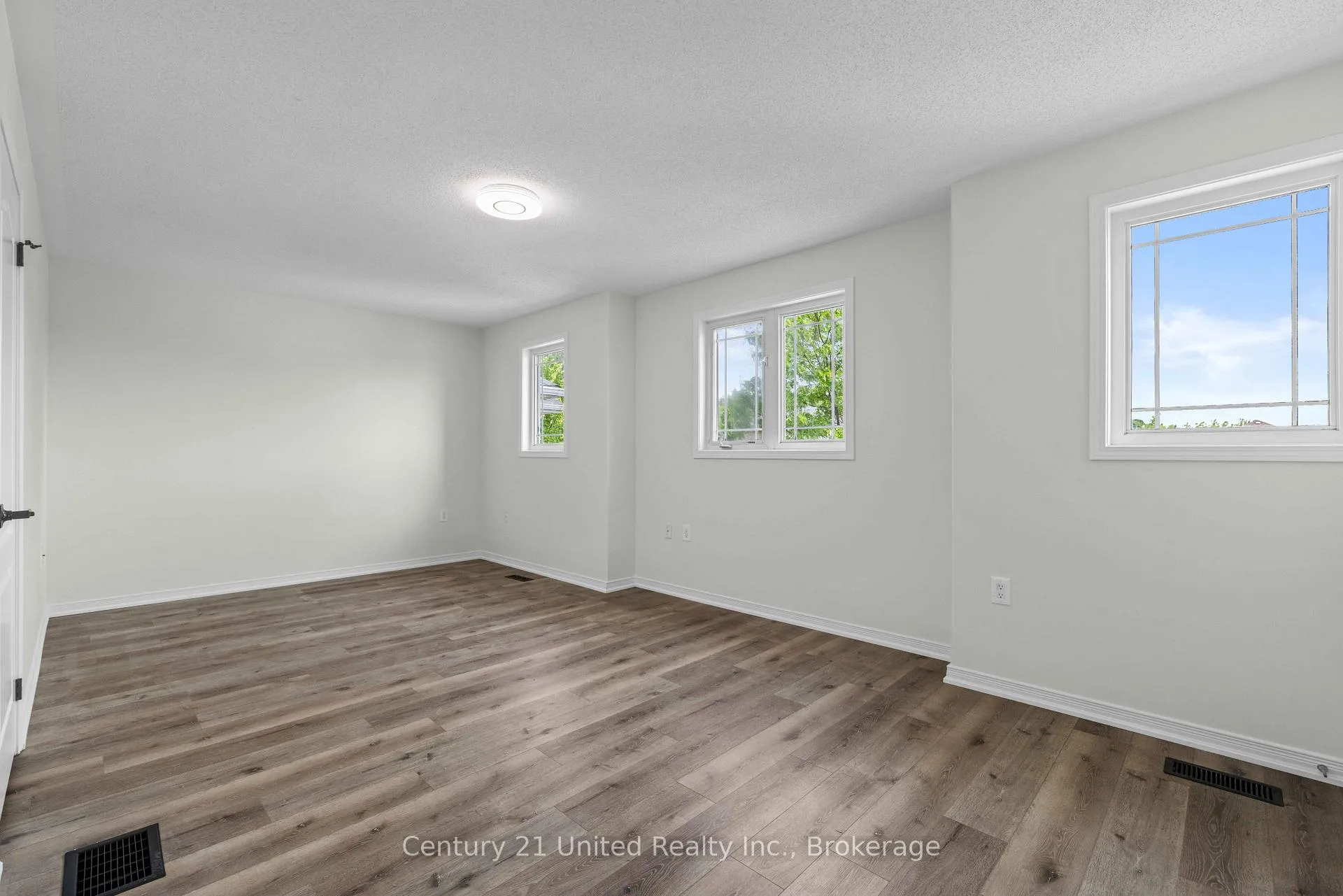Photo 14 of 525 Clancy Crescent, Peterborough, Otonabee Ward 1 — HOMEH