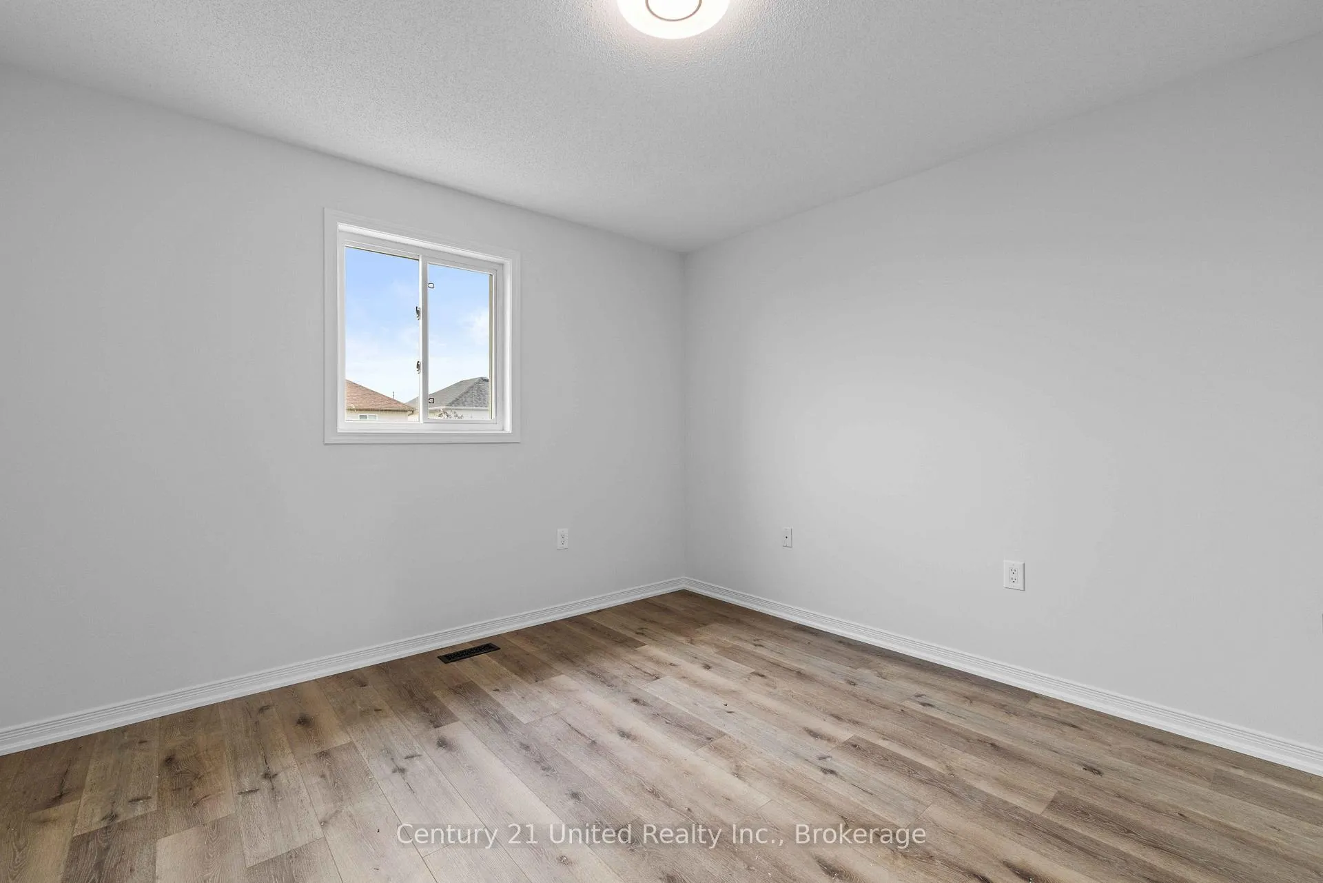 Photo 19 of 525 Clancy Crescent, Peterborough, Otonabee Ward 1 — HOMEH