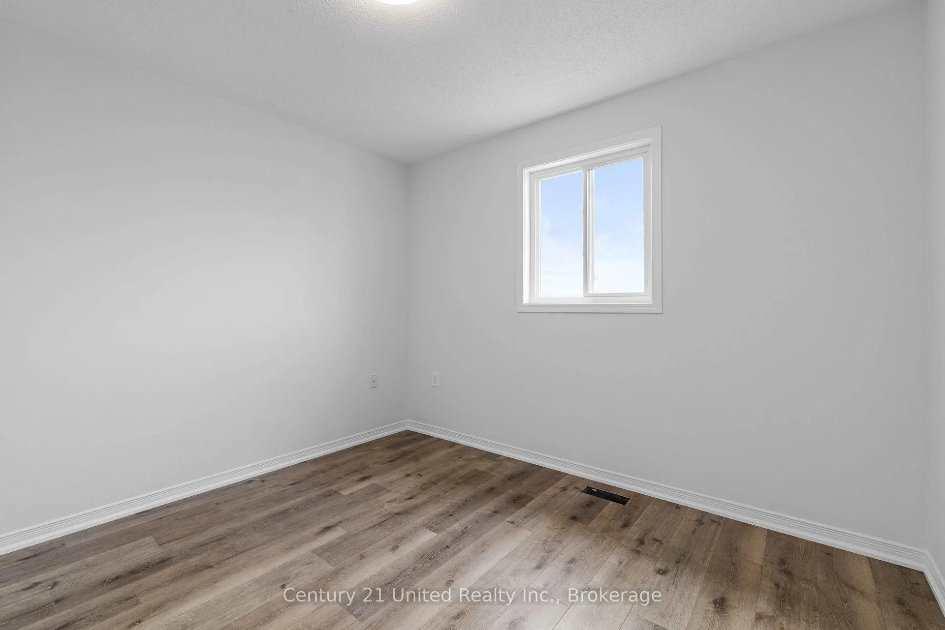 Photo 21 of 525 Clancy Crescent, Peterborough, Otonabee Ward 1 — HOMEH