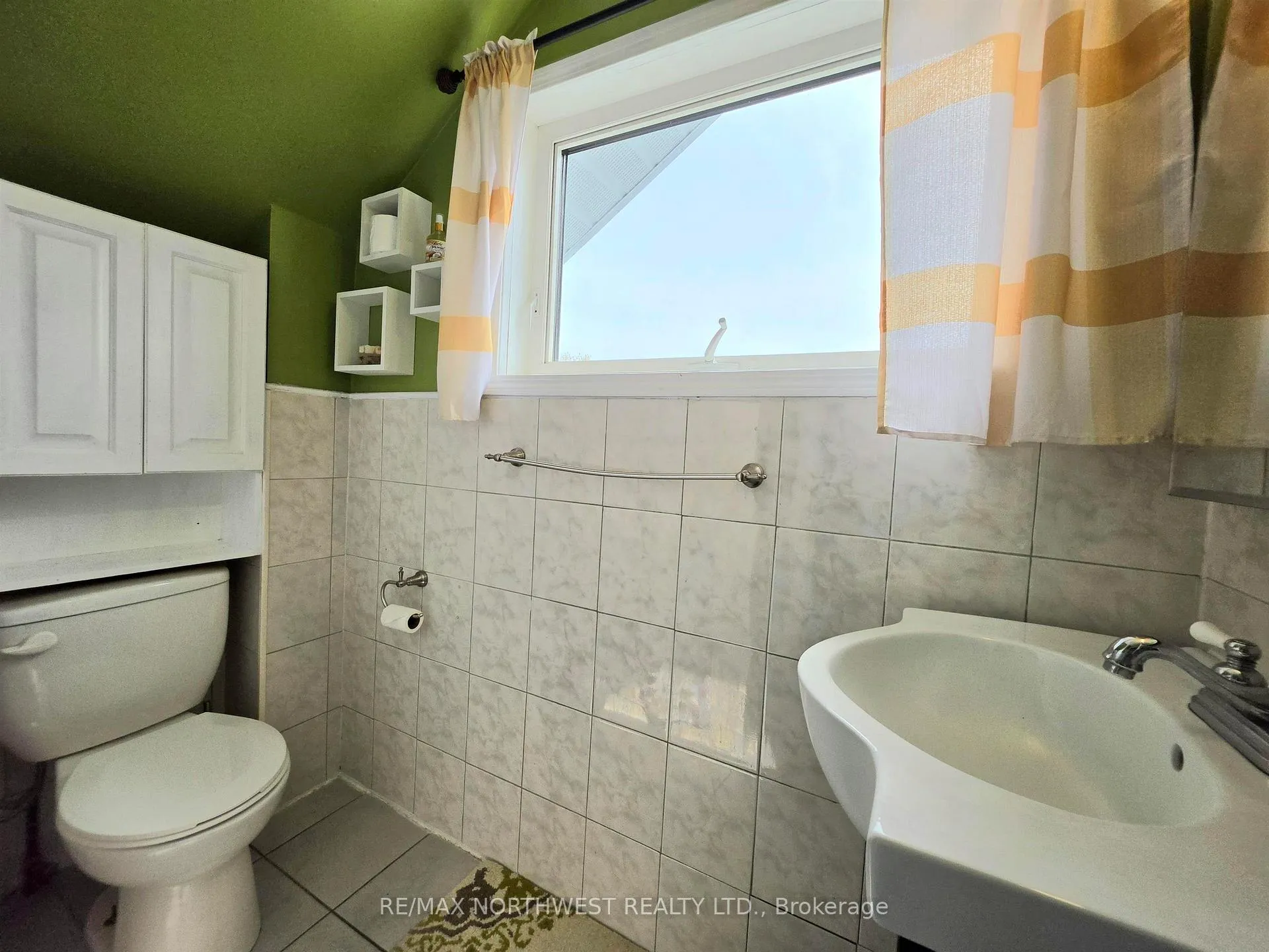 Photo 16 of 401 Third Street South, Kenora, Downtown — HOMEH