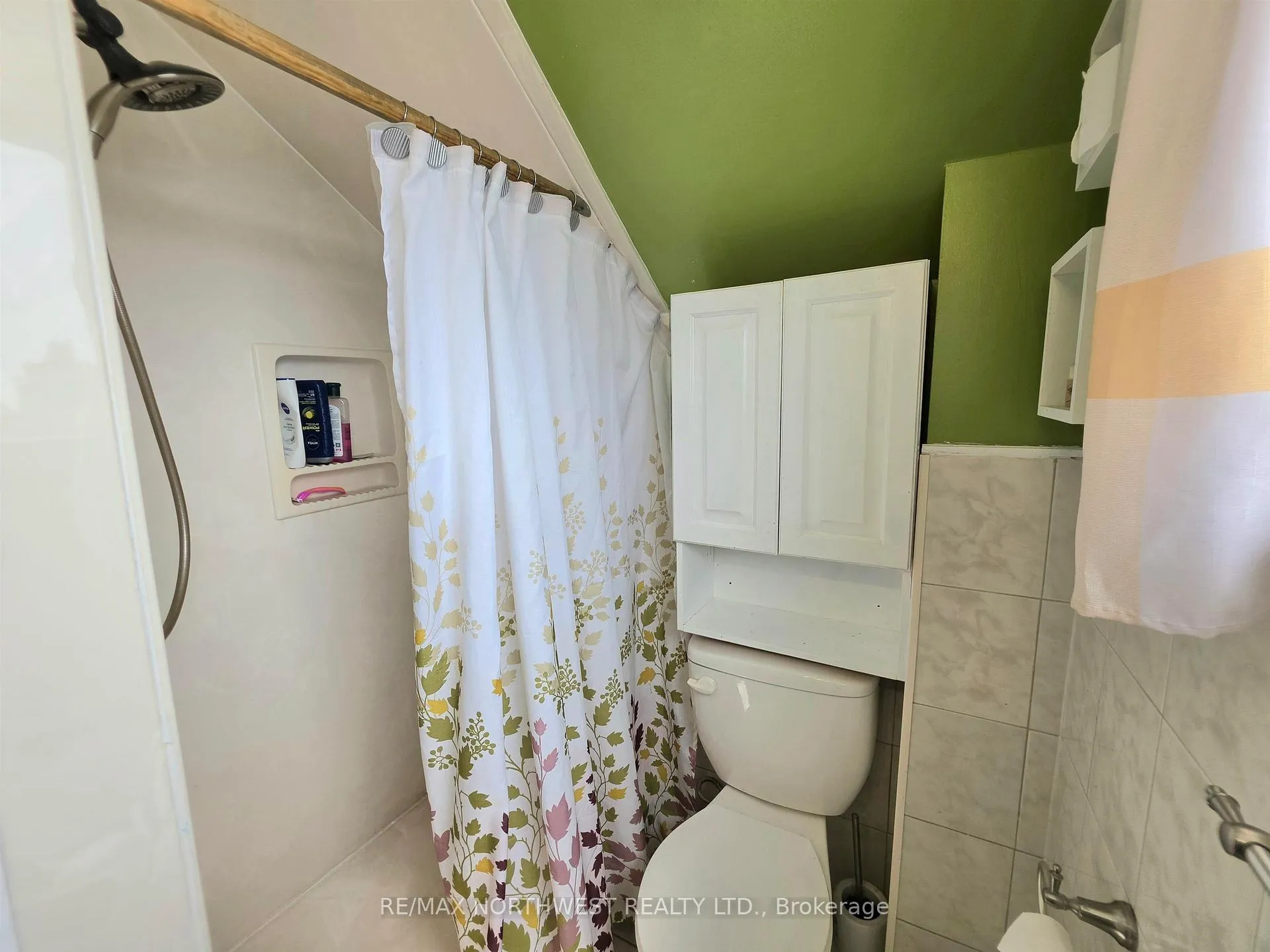 Photo 17 of 401 Third Street South, Kenora, Downtown — HOMEH