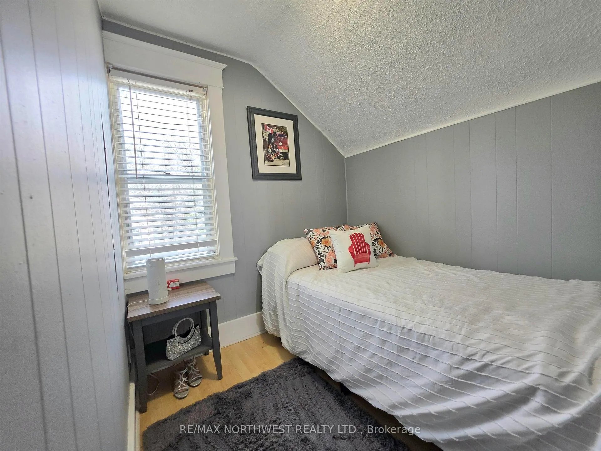 Photo 19 of 401 Third Street South, Kenora, Downtown — HOMEH