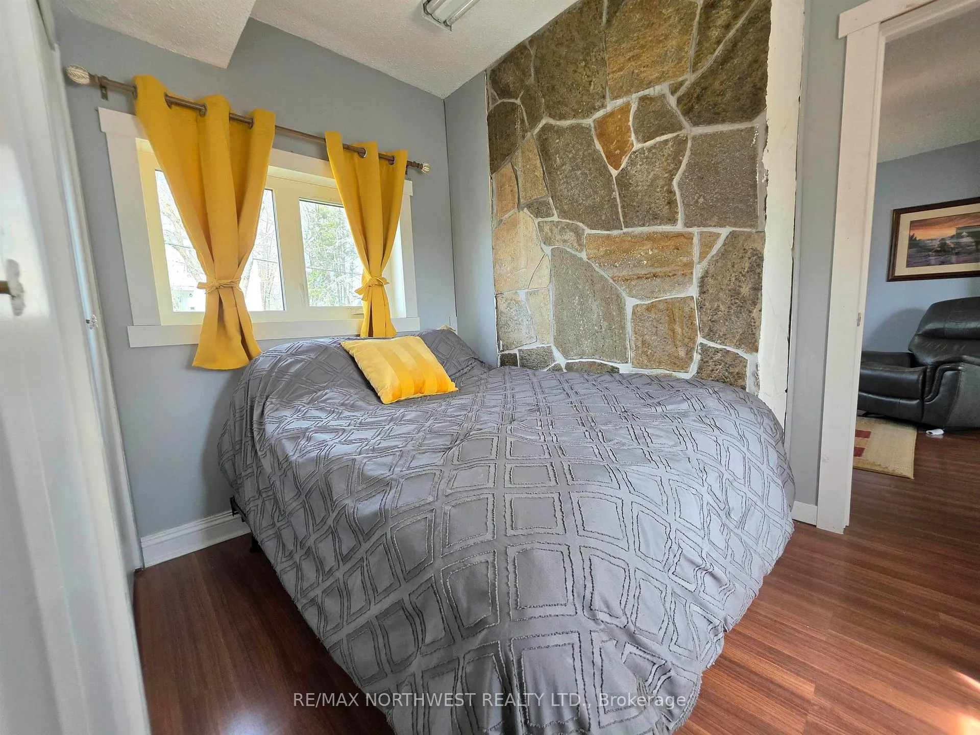 Photo 22 of 401 Third Street South, Kenora, Downtown — HOMEH