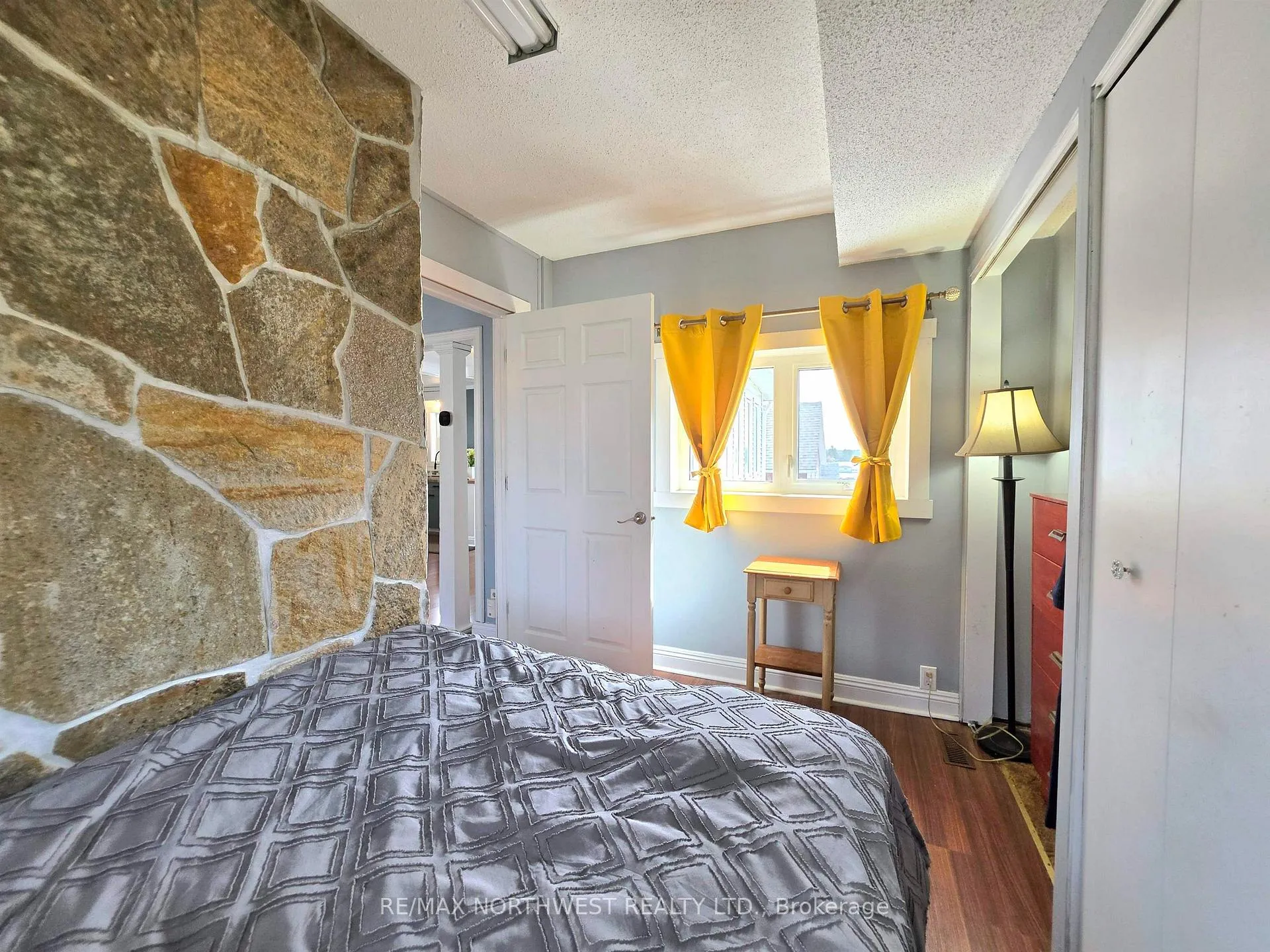 Photo 23 of 401 Third Street South, Kenora, Downtown — HOMEH
