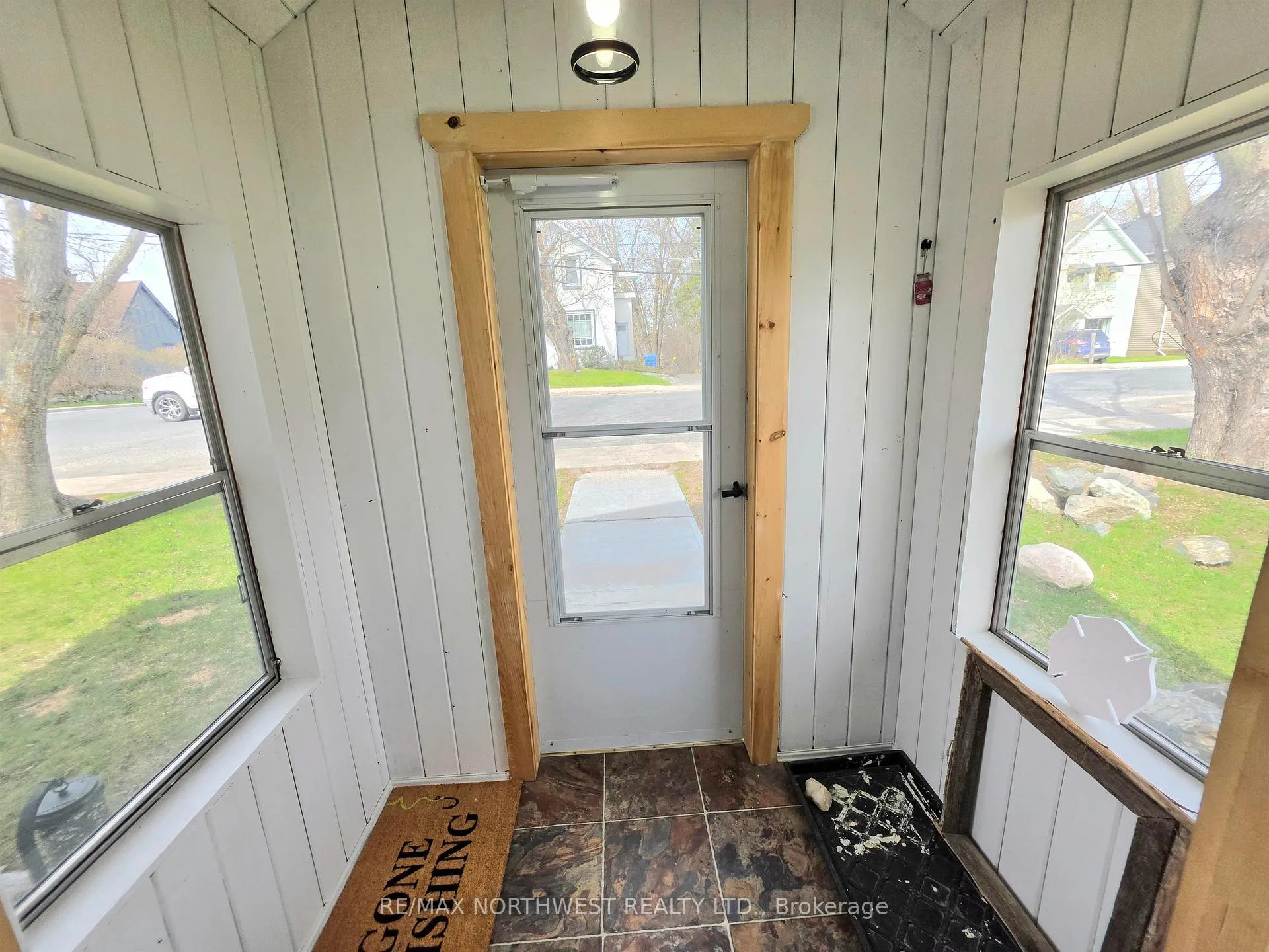 Photo 40 of 401 Third Street South, Kenora, Downtown — HOMEH
