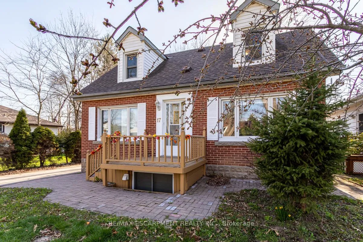 Photo 2 of 17 Thorndale Street N, Hamilton, Ainslie Wood — HOMEH