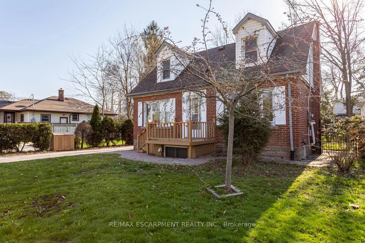 Photo 3 of 17 Thorndale Street N, Hamilton, Ainslie Wood — HOMEH