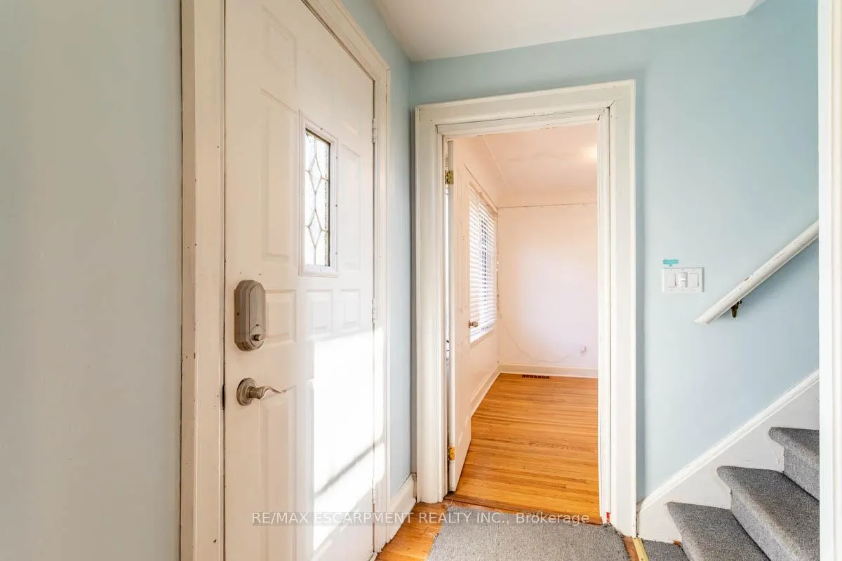 Photo 6 of 17 Thorndale Street N, Hamilton, Ainslie Wood — HOMEH
