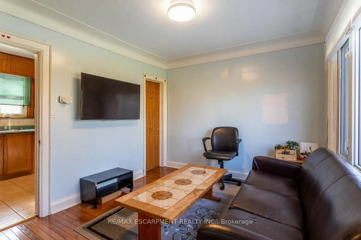 Photo 7 of 17 Thorndale Street N, Hamilton, Ainslie Wood — HOMEH