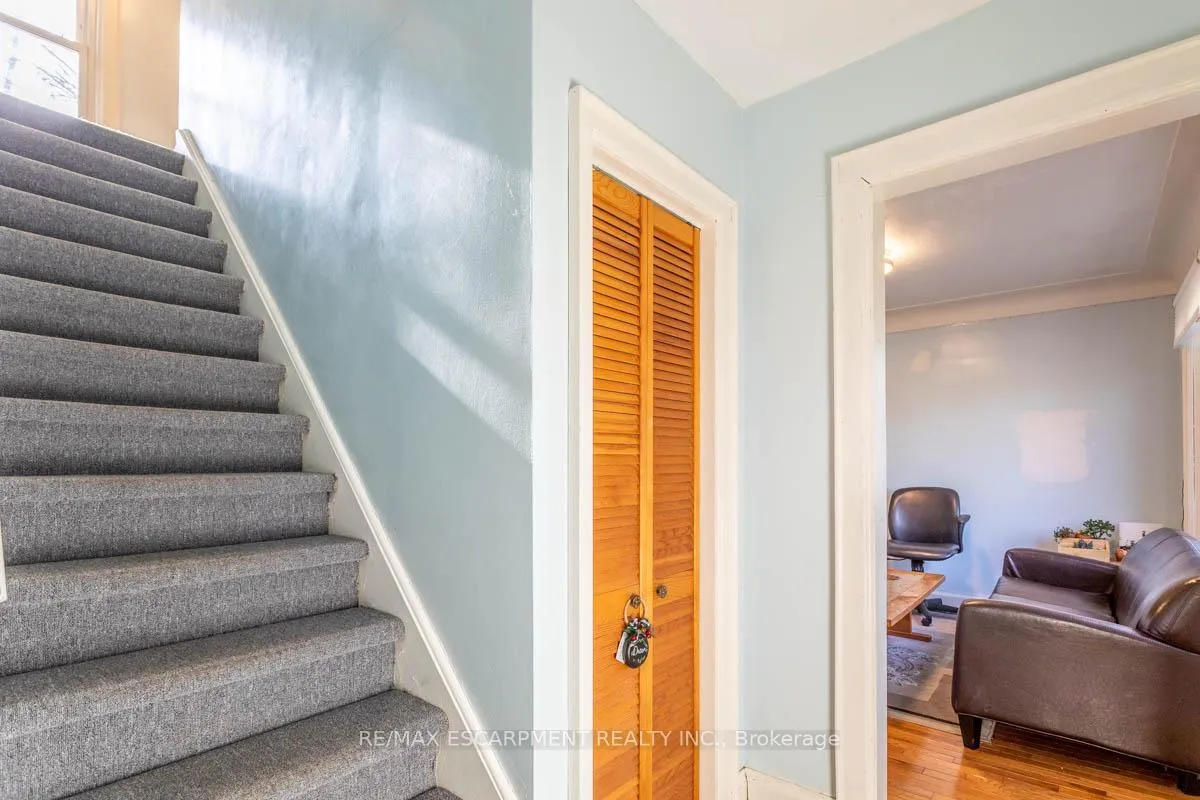 Photo 8 of 17 Thorndale Street N, Hamilton, Ainslie Wood — HOMEH