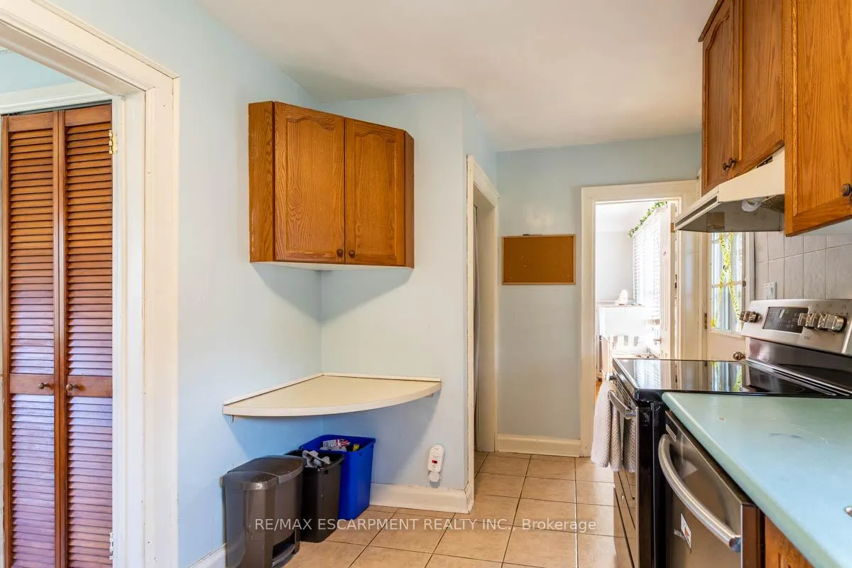 Photo 13 of 17 Thorndale Street N, Hamilton, Ainslie Wood — HOMEH