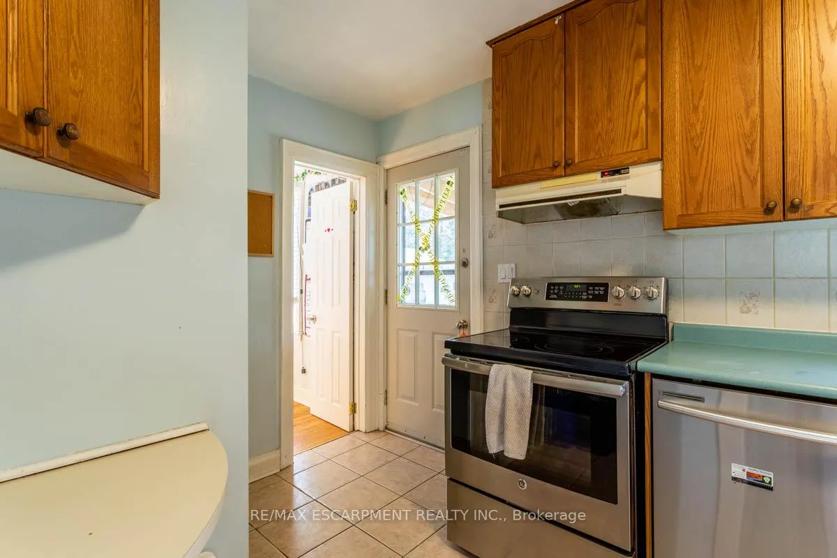 Photo 14 of 17 Thorndale Street N, Hamilton, Ainslie Wood — HOMEH