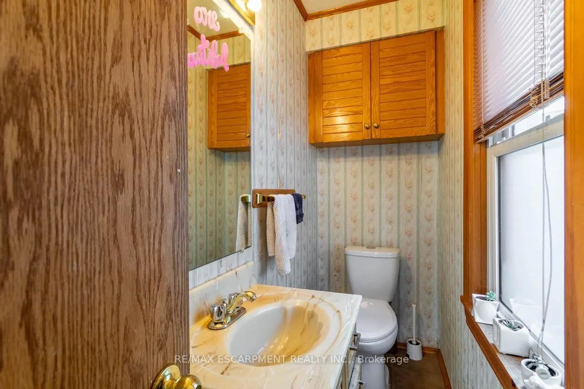 Photo 15 of 17 Thorndale Street N, Hamilton, Ainslie Wood — HOMEH