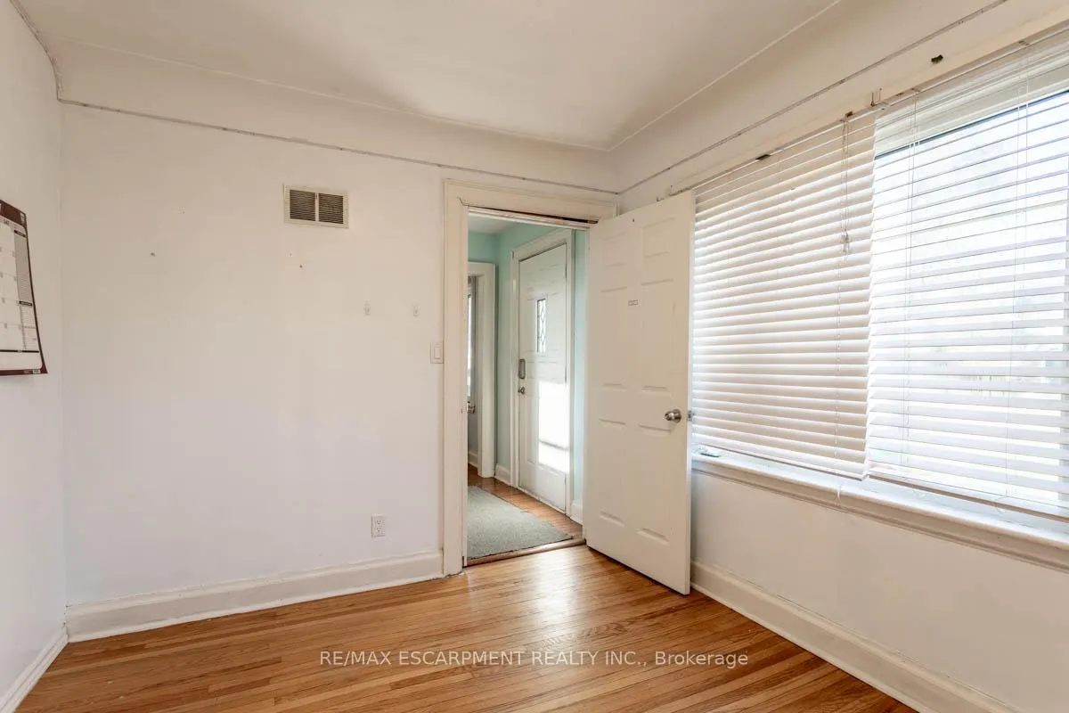 Photo 17 of 17 Thorndale Street N, Hamilton, Ainslie Wood — HOMEH