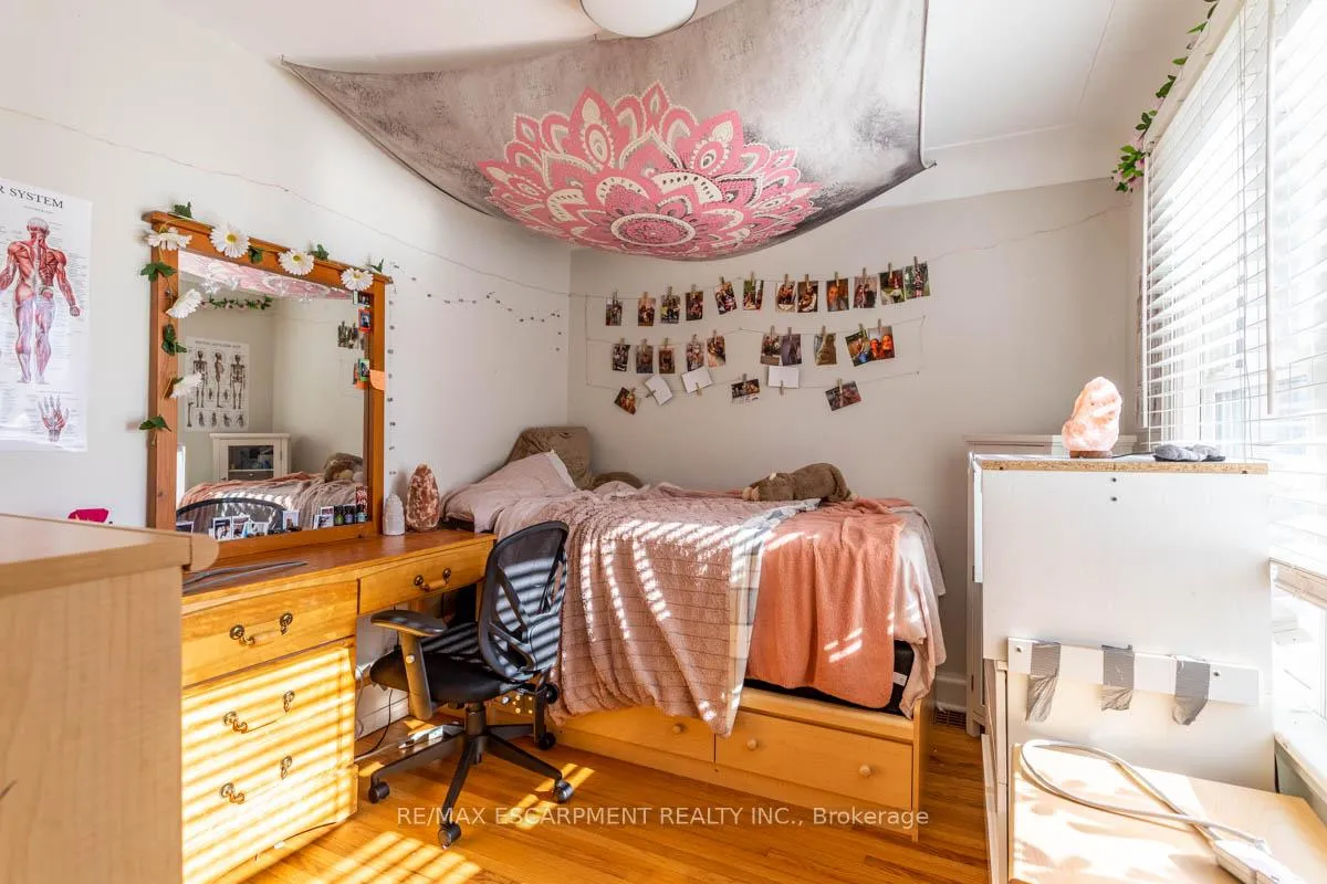 Photo 18 of 17 Thorndale Street N, Hamilton, Ainslie Wood — HOMEH