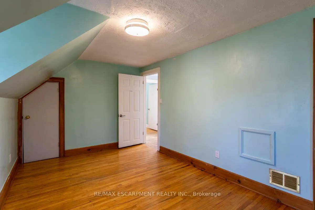 Photo 22 of 17 Thorndale Street N, Hamilton, Ainslie Wood — HOMEH