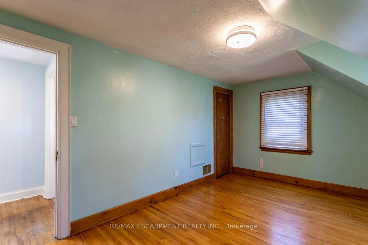 Photo 23 of 17 Thorndale Street N, Hamilton, Ainslie Wood — HOMEH