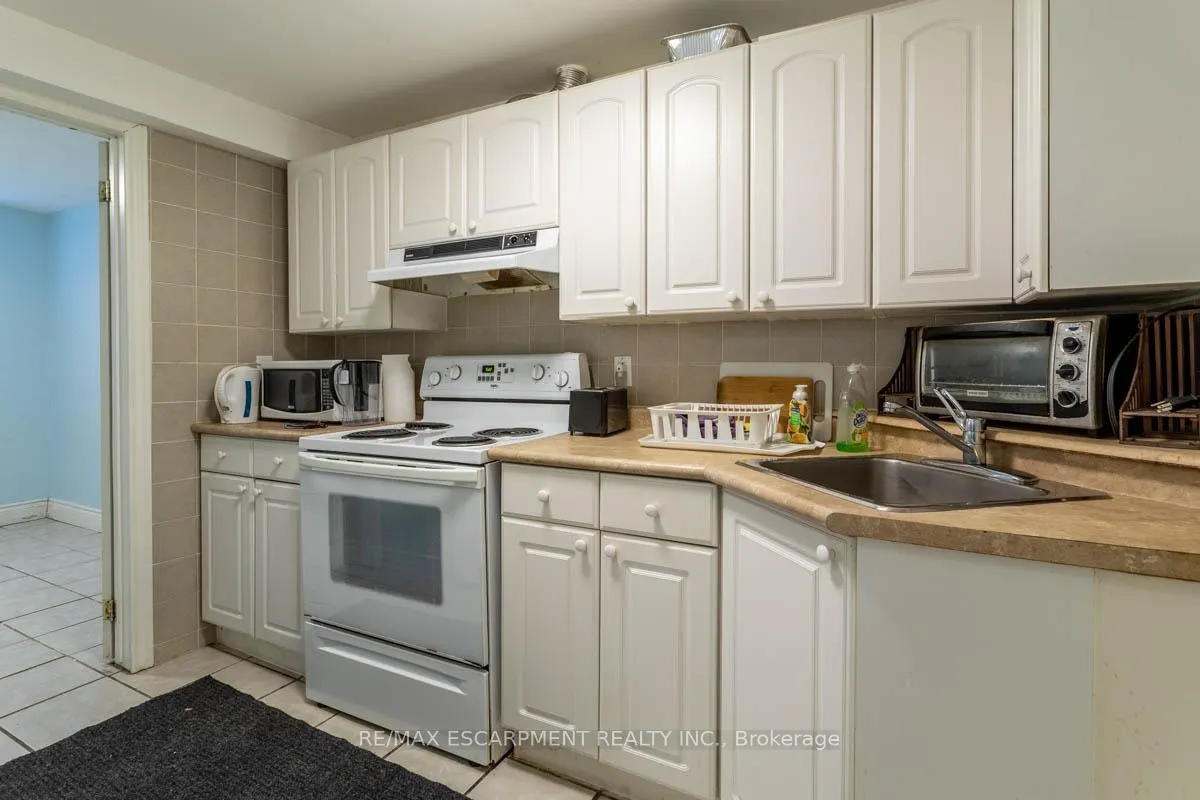Photo 26 of 17 Thorndale Street N, Hamilton, Ainslie Wood — HOMEH