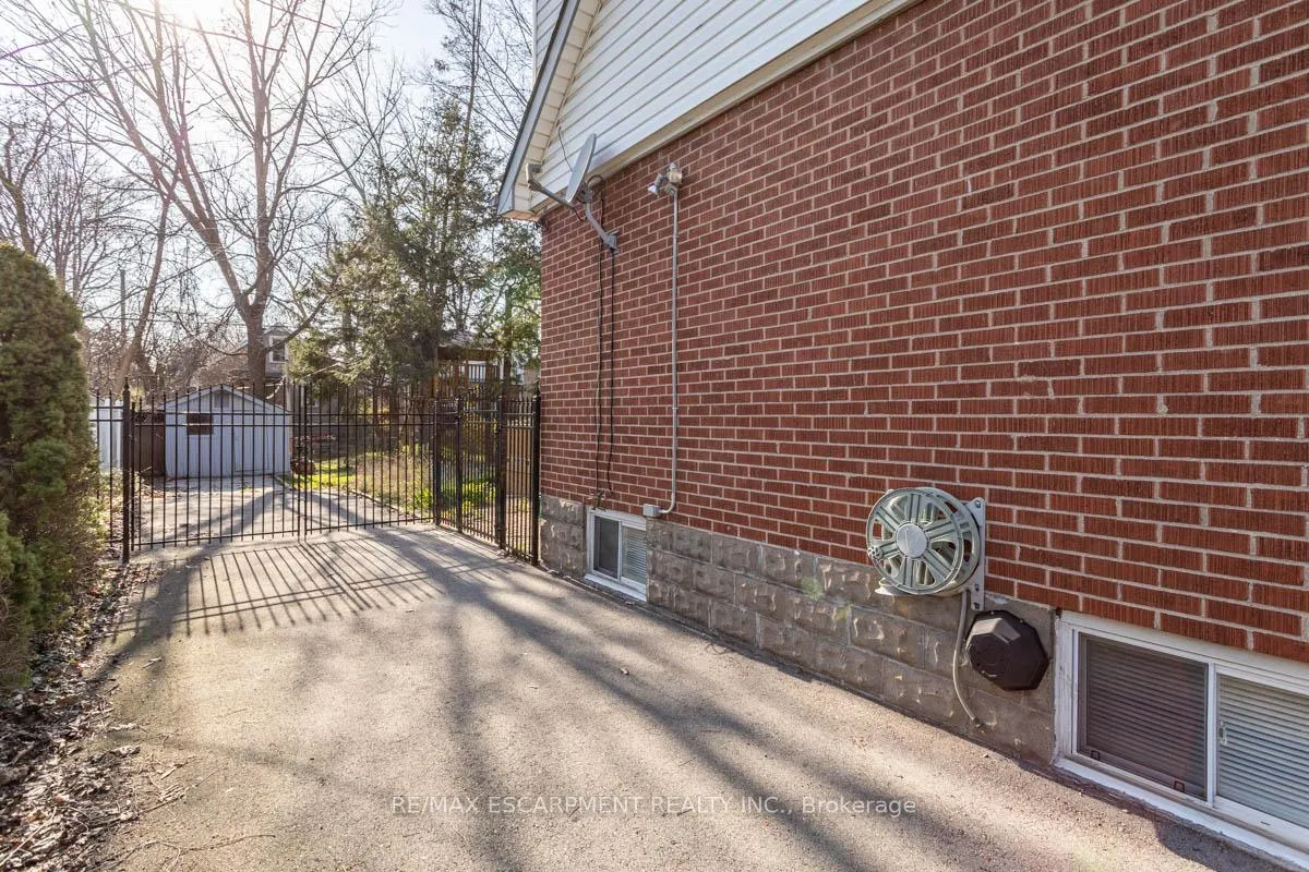 Photo 42 of 17 Thorndale Street N, Hamilton, Ainslie Wood — HOMEH