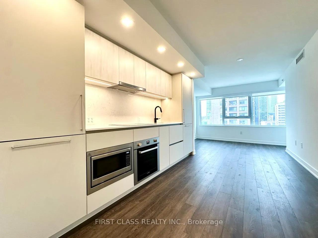 Photo 3 of Unit 2103, 609 Sherbourne Street, Toronto, North St. James Town — HOMEH