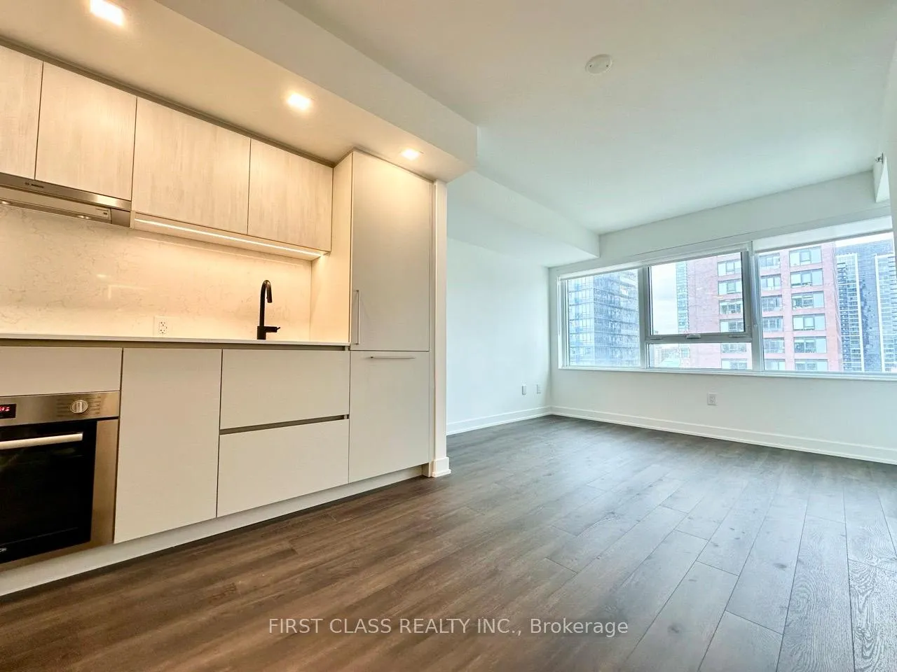 Photo 5 of Unit 2103, 609 Sherbourne Street, Toronto, North St. James Town — HOMEH