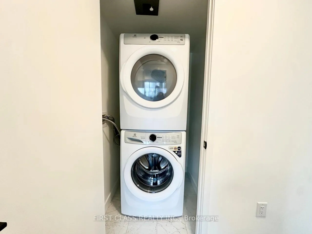 Photo 10 of Unit 2103, 609 Sherbourne Street, Toronto, North St. James Town — HOMEH