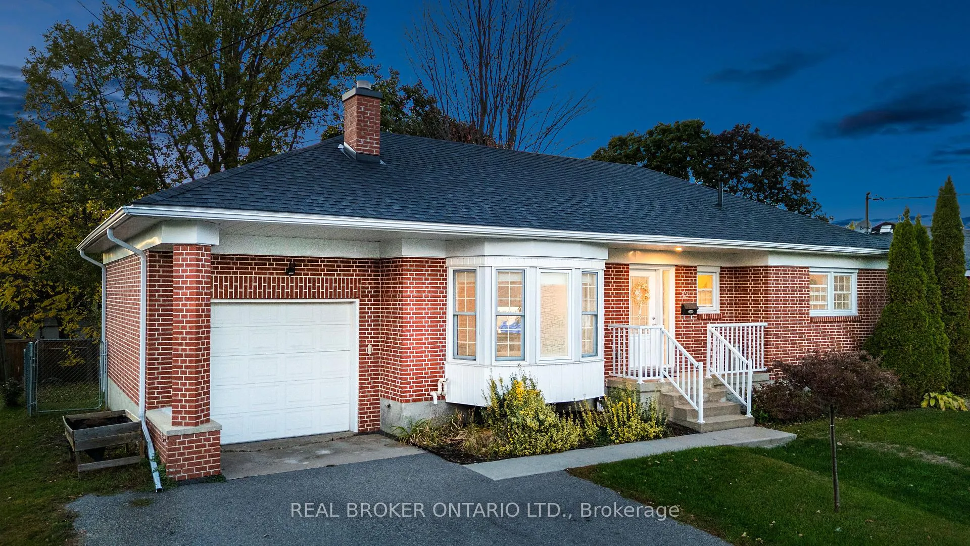 Photo 4 of 12 Florence Street, Smiths Falls, Smiths Falls — HOMEH