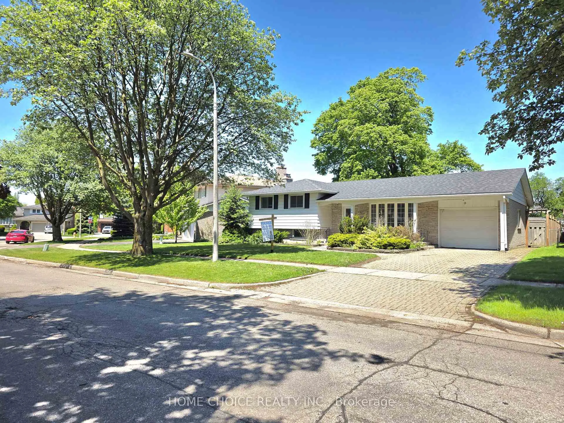 Photo 1 of 130 Champlain Crescent, Kitchener, Heritage Park - Kitchener — HOMEH