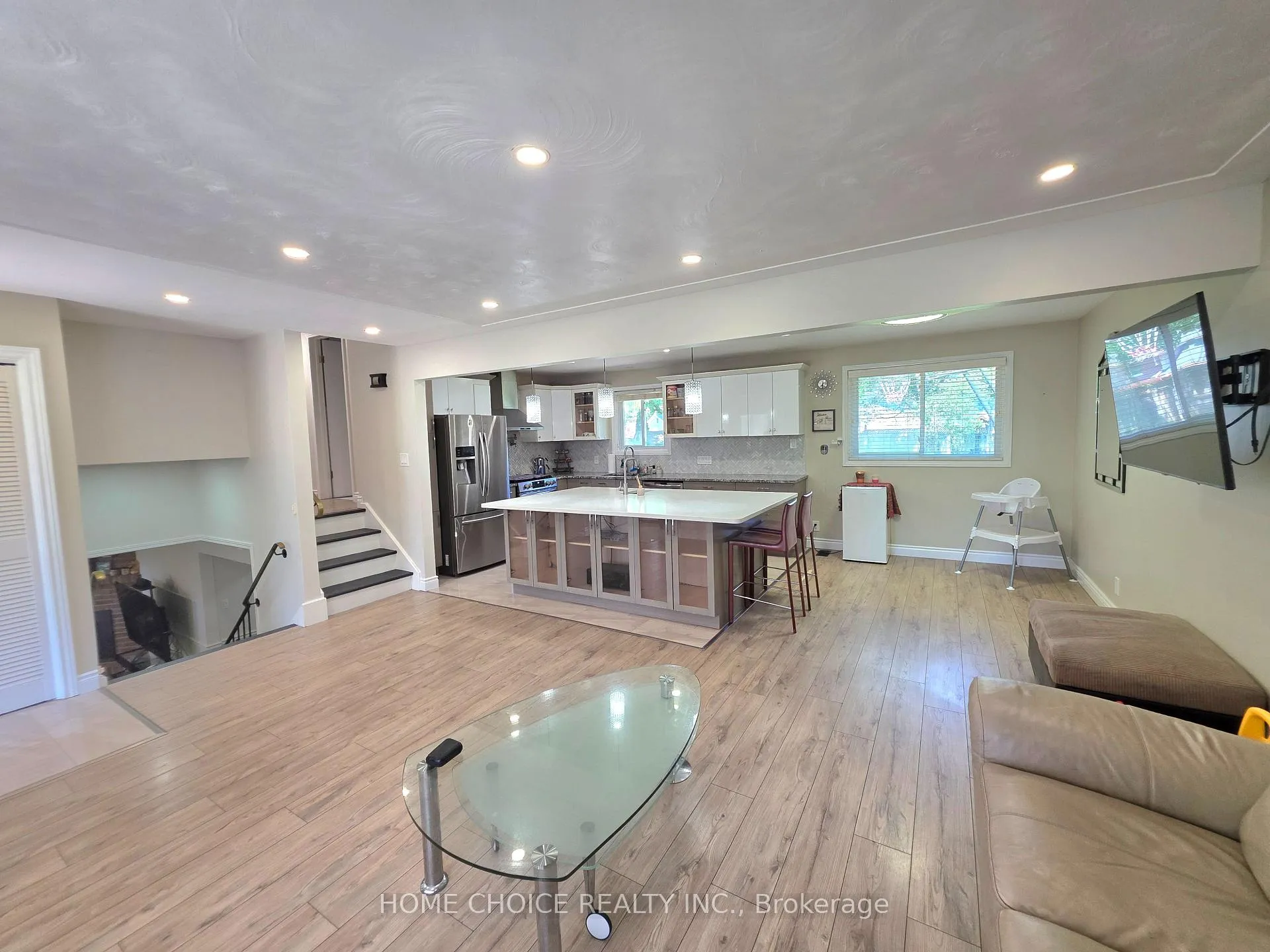 Photo 5 of 130 Champlain Crescent, Kitchener, Heritage Park - Kitchener — HOMEH